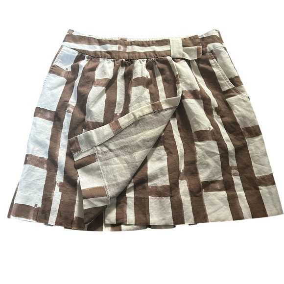 Banana Republic Dresses & Skirts - Banana Republic Linen/cotton wrap mini skirt, sz 4, button closure, pockets